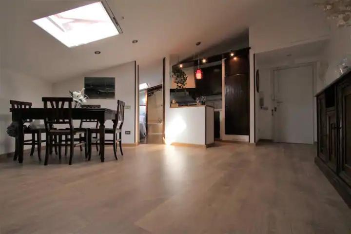 Accogliente Mansarda Nel Cuore Dell Antica Livorno Apartment Luaran gambar