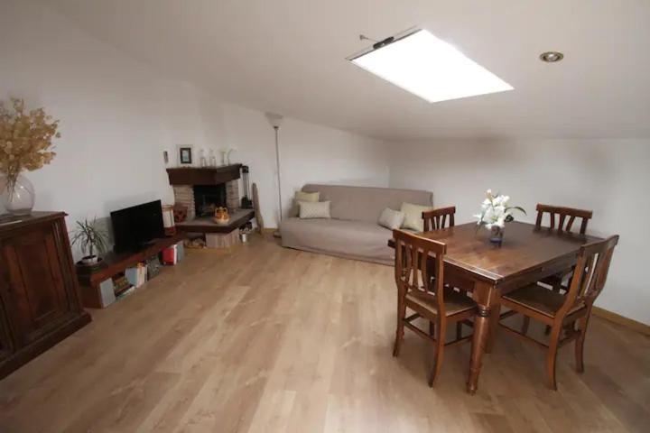 Accogliente Mansarda Nel Cuore Dell Antica Livorno Apartment Luaran gambar