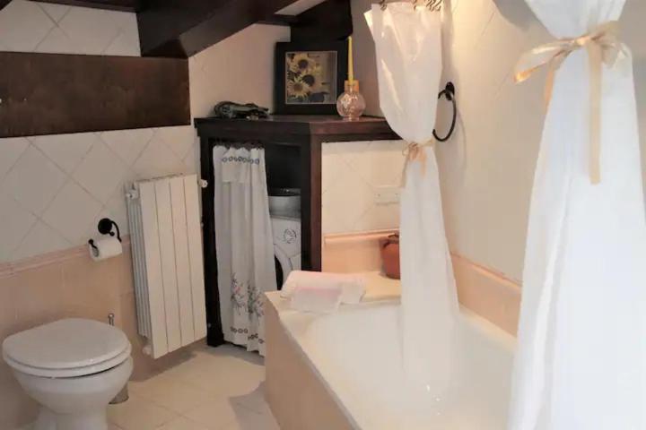 Accogliente Mansarda Nel Cuore Dell Antica Livorno Apartment Luaran gambar