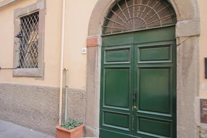 Accogliente Mansarda Nel Cuore Dell Antica Livorno Apartment Luaran gambar